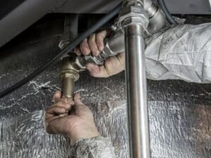 plumber-installs-pipe-fittings